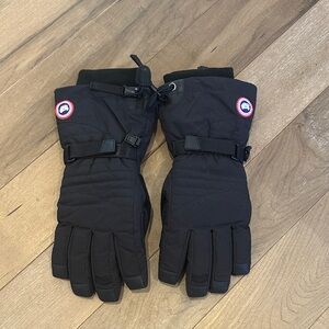Canada Goose Black Insulated Winter Gloves Women Size Small